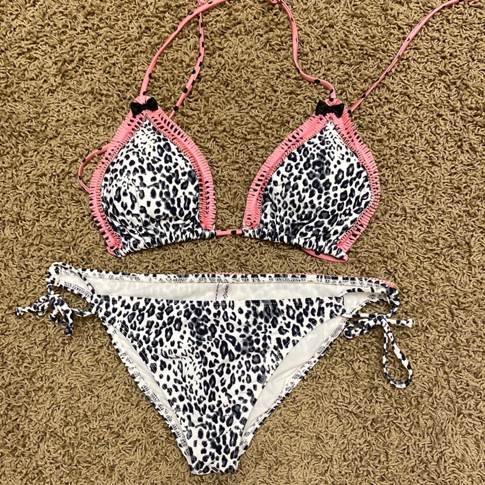 Cover style bikini sz L by Luli Fama